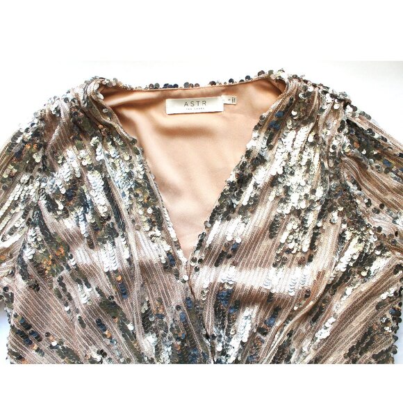 ASTR the Label Primadonna Sequin Top / Small / Champagne Surplice Deep V Holiday - Picture 6 of 9